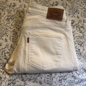 White Levi Jeans. Size 28 High Rise Skinny